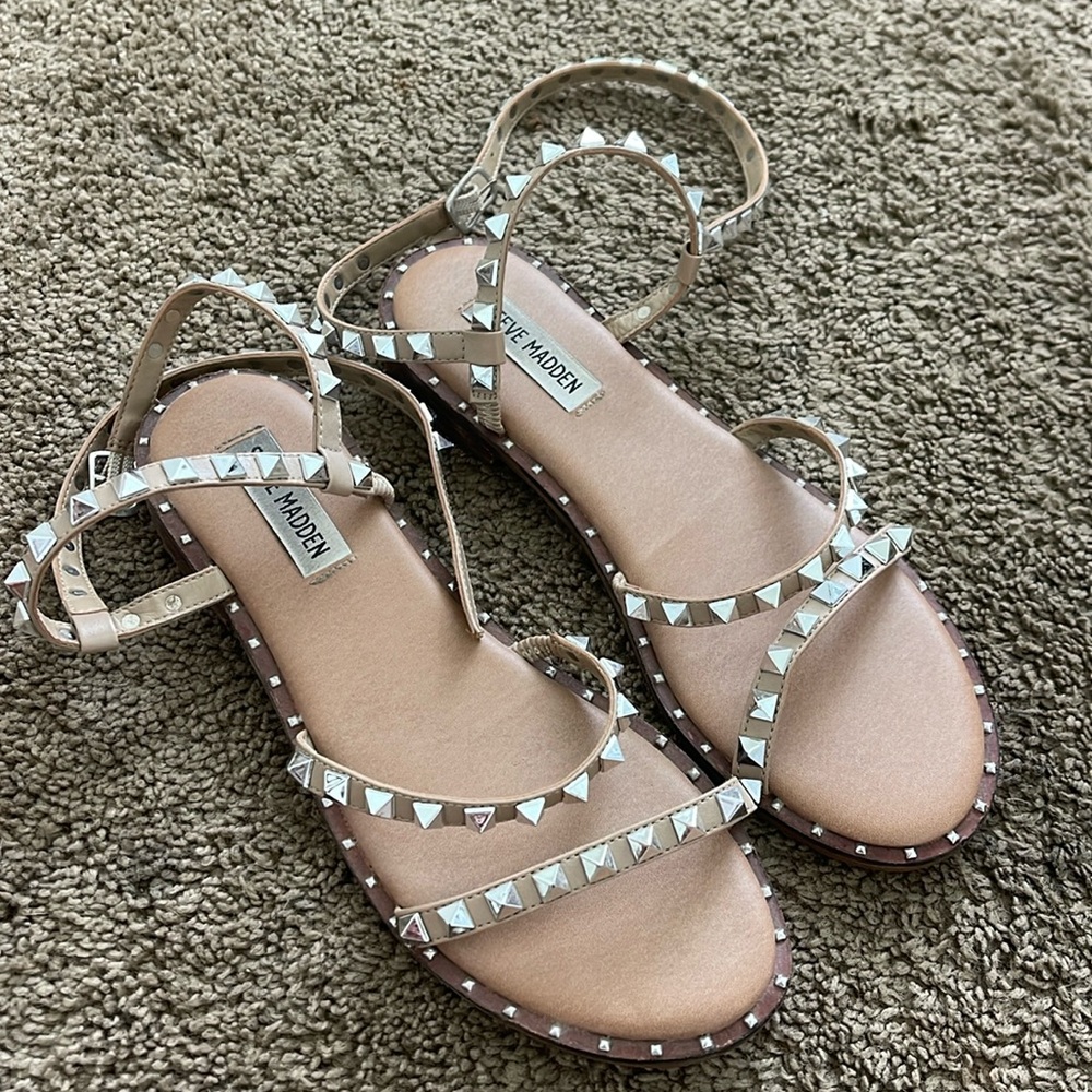 Steve Madden stud sandles